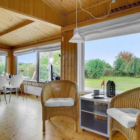 In Fejo With Kitchen Nyaraló *